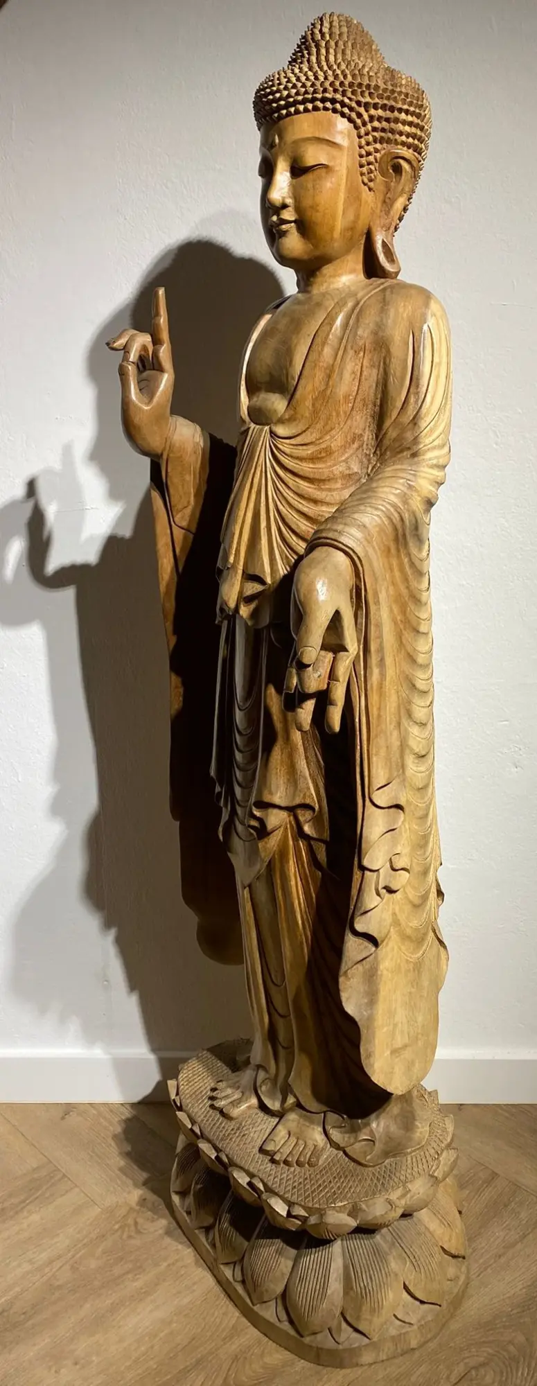 Artikelbild 5 des Artikels “Stehender Buddha aus Suarholz, 150 cm hoch “
